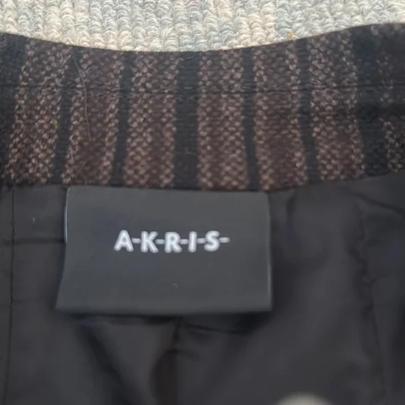 AKRIS size 12 US. Cashmere Jacket with belt and 3 button closure.
